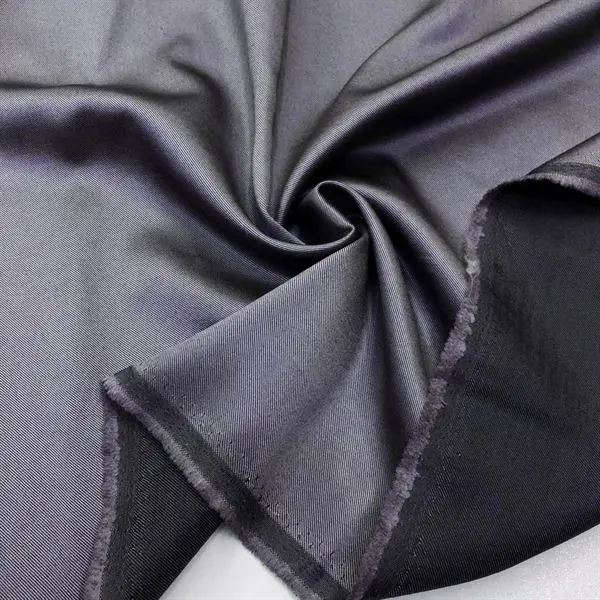Parlak Poliviskon Gabardin Kumaş Parlak Poliviskon Gabardin Kumaş