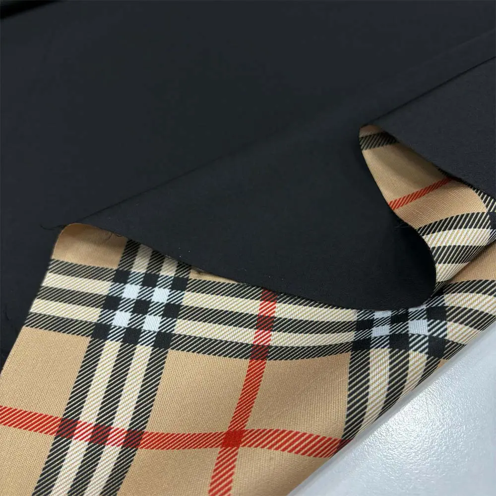 Burberry Astarlı Yağmurluk Kumaş Siyah