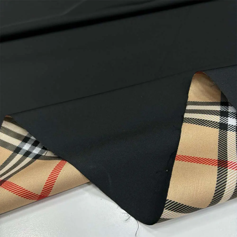 Burberry Astarlı Yağmurluk Kumaş Siyah