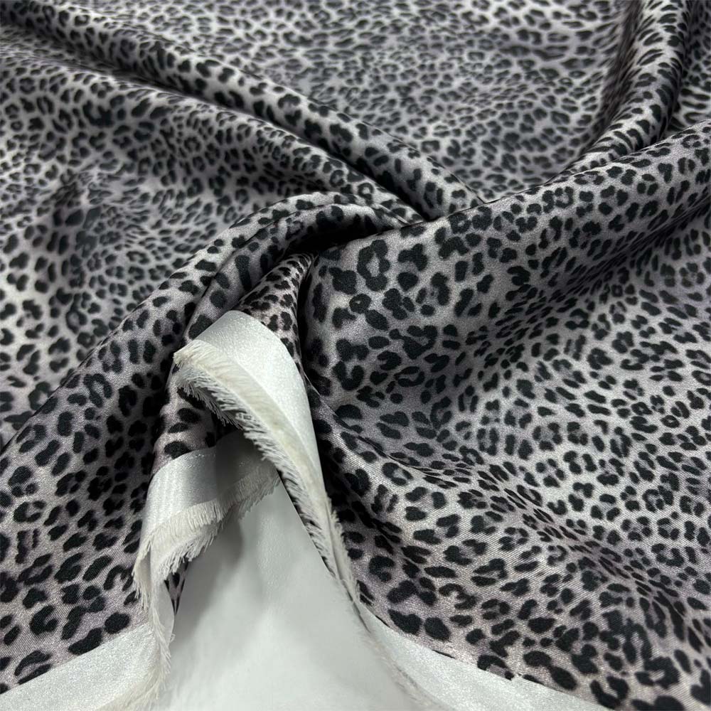 Leopar İpek Desenli Saten Kumaş Leopar İpek Desenli Saten Kumaş