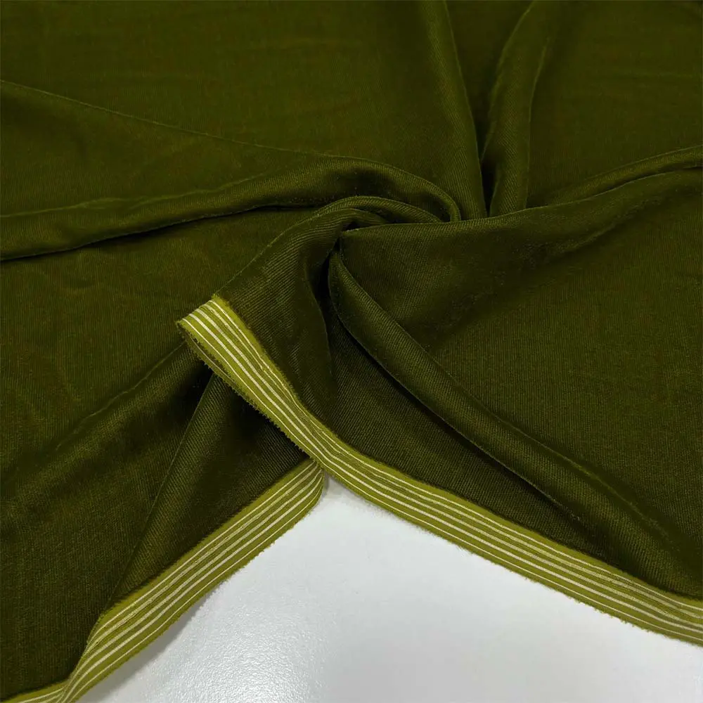 İpek Kadife Kumaş Açık Haki Yeşili