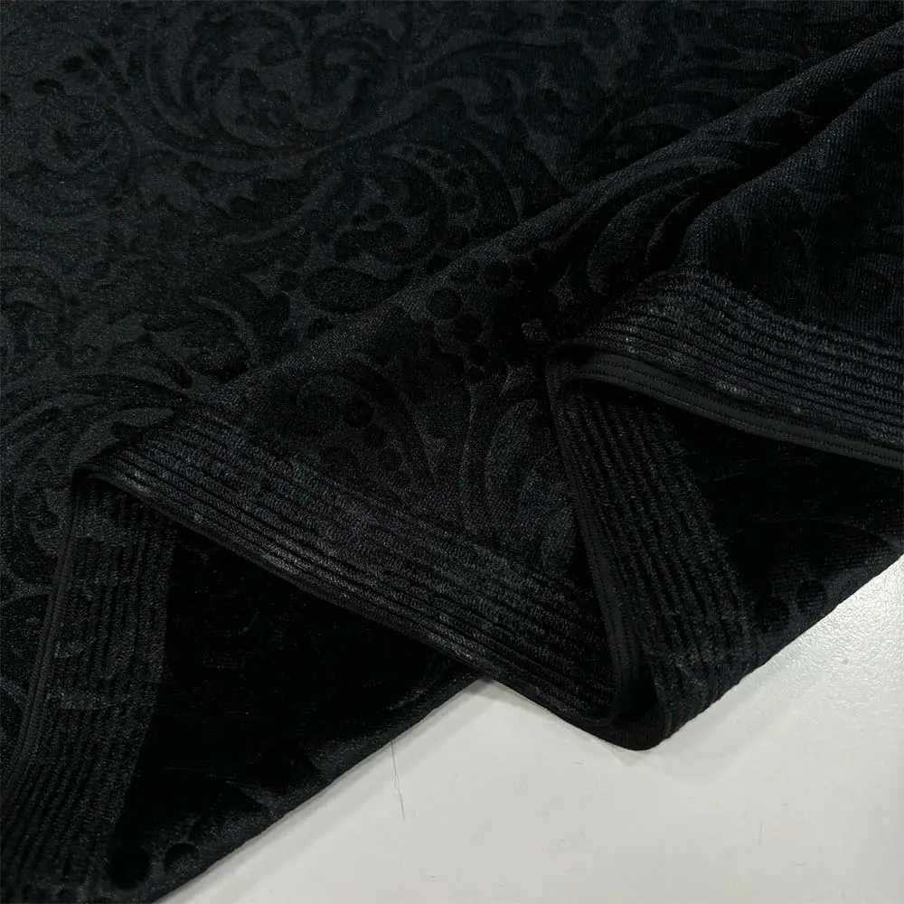 Kendinden Desenli İpek Kadife Kumaş Siyah
