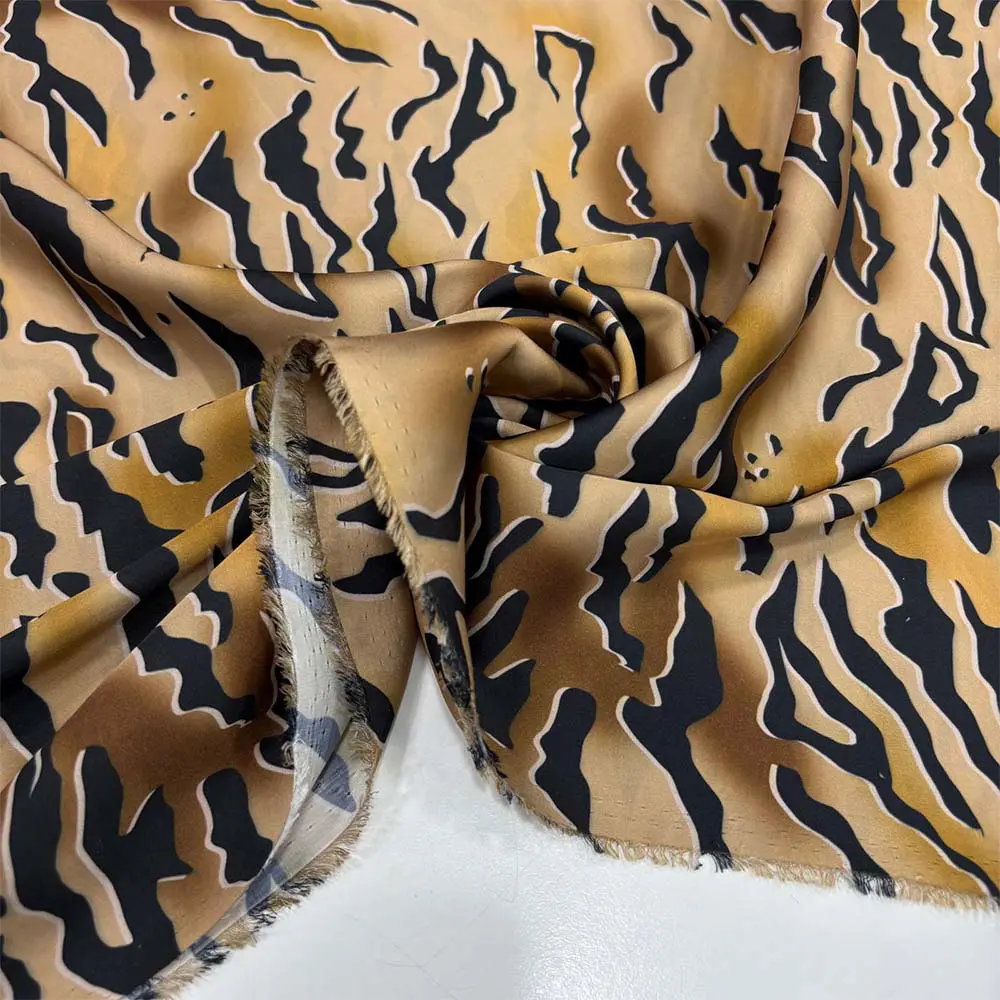 İpek Desenli Saten Kumaş