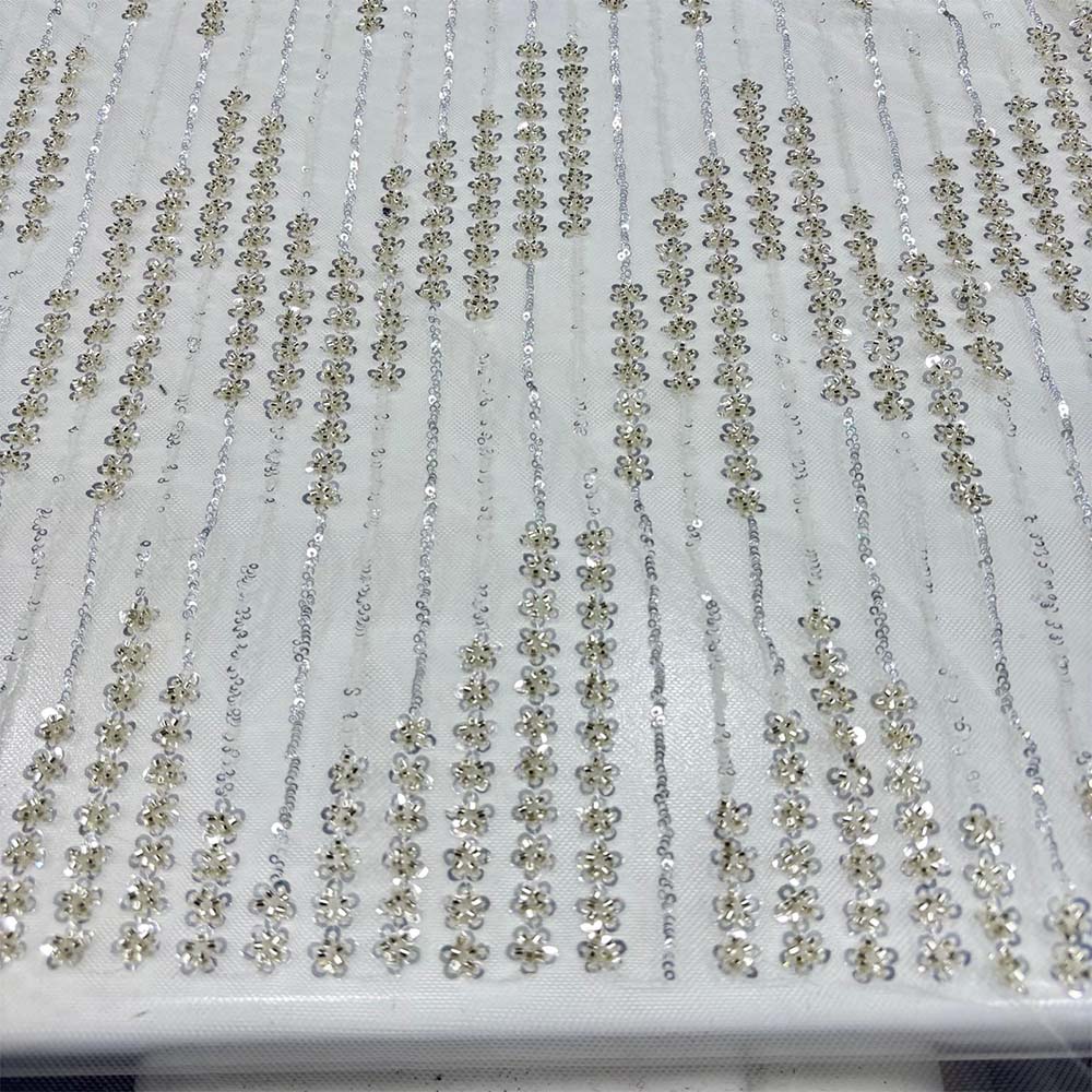 Taşlı Dantel Kumaş Kırık Beyaz Taşlı Dantel Kumaş Kırık Beyaz