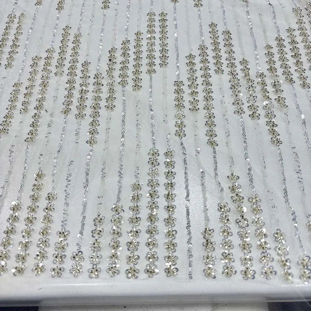 Taşlı Dantel Kumaş Kırık Beyaz Taşlı Dantel Kumaş Kırık Beyaz