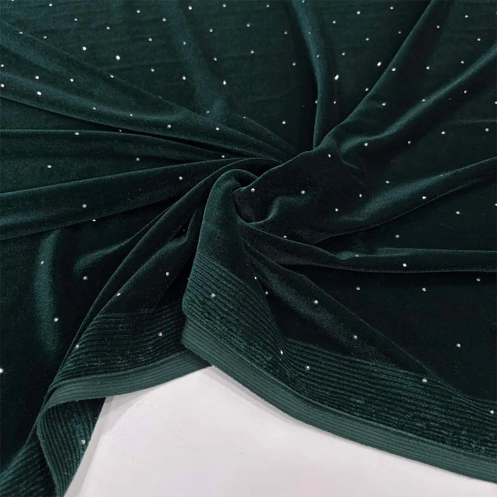 Taşlı Kadife Kumaş Zümrüt Yeşili