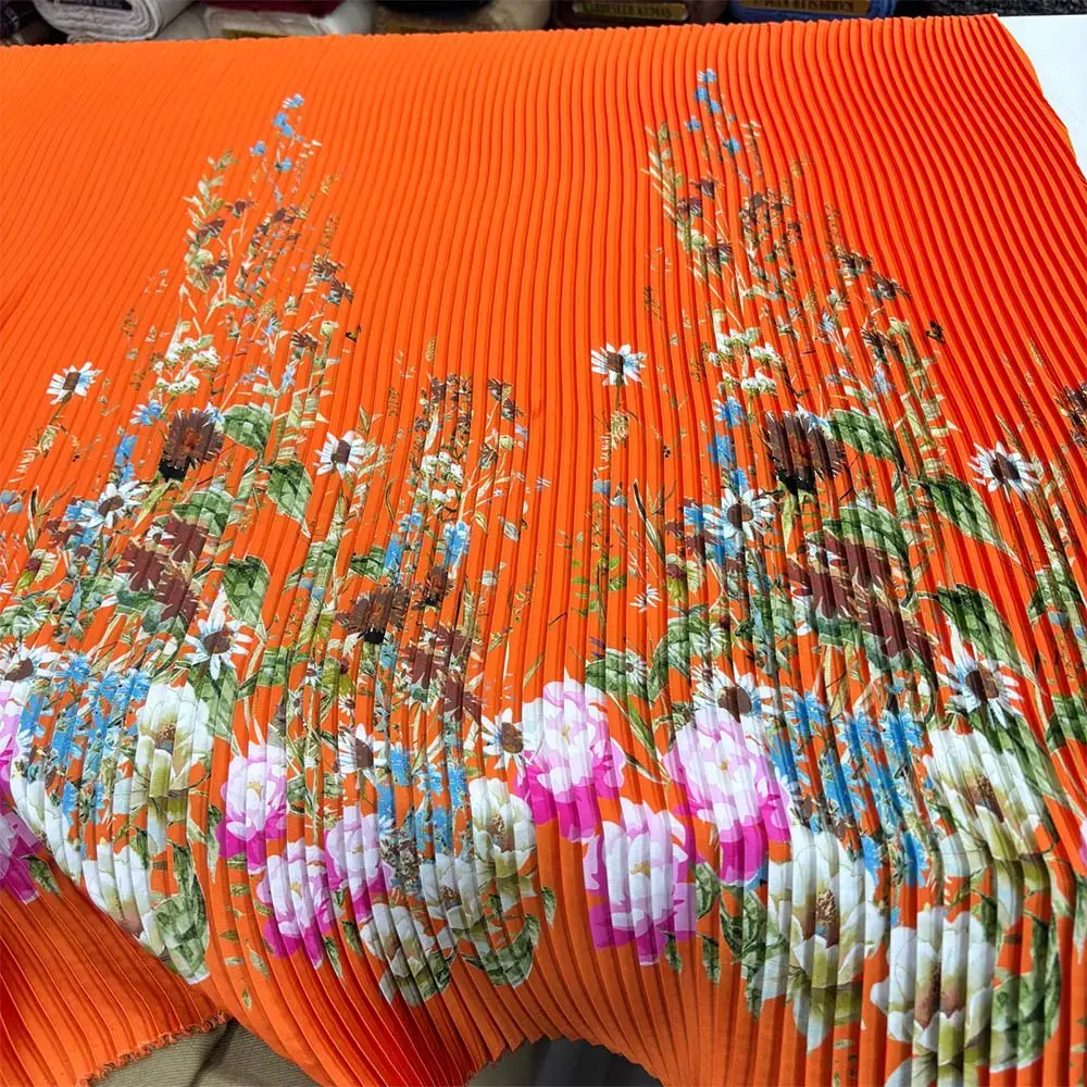 Piliseli İpek Desenli Saten Kumaş