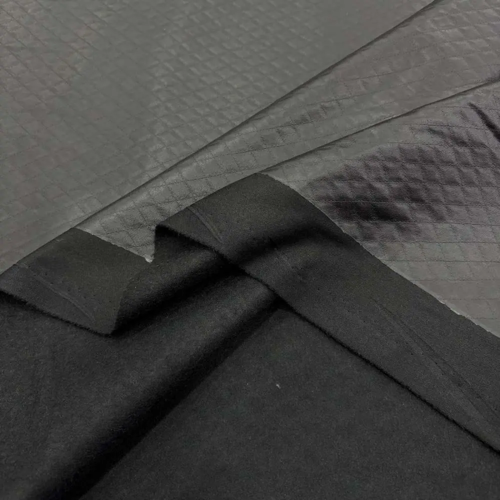 Kendinden Desenli Deri Kumaş Siyah