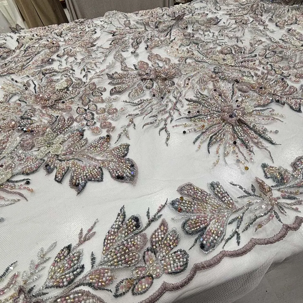 Üç Boyutlu Taşlı Dantel Kumaş Üç Boyutlu Taşlı Dantel Kumaş